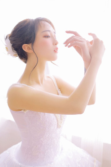《年轻的女教师在线观看