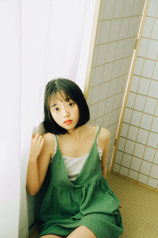 沙滩美女图片
