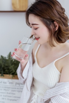 人妻激情乱人伦